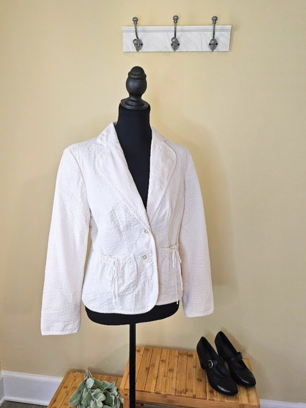 Style Land Seersucker Blazer Jacket Creamy White Stripe, Size PM Covered Seams